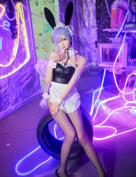 伸到同桌胸罩里摸她奶_BD英语手机免费观看完整